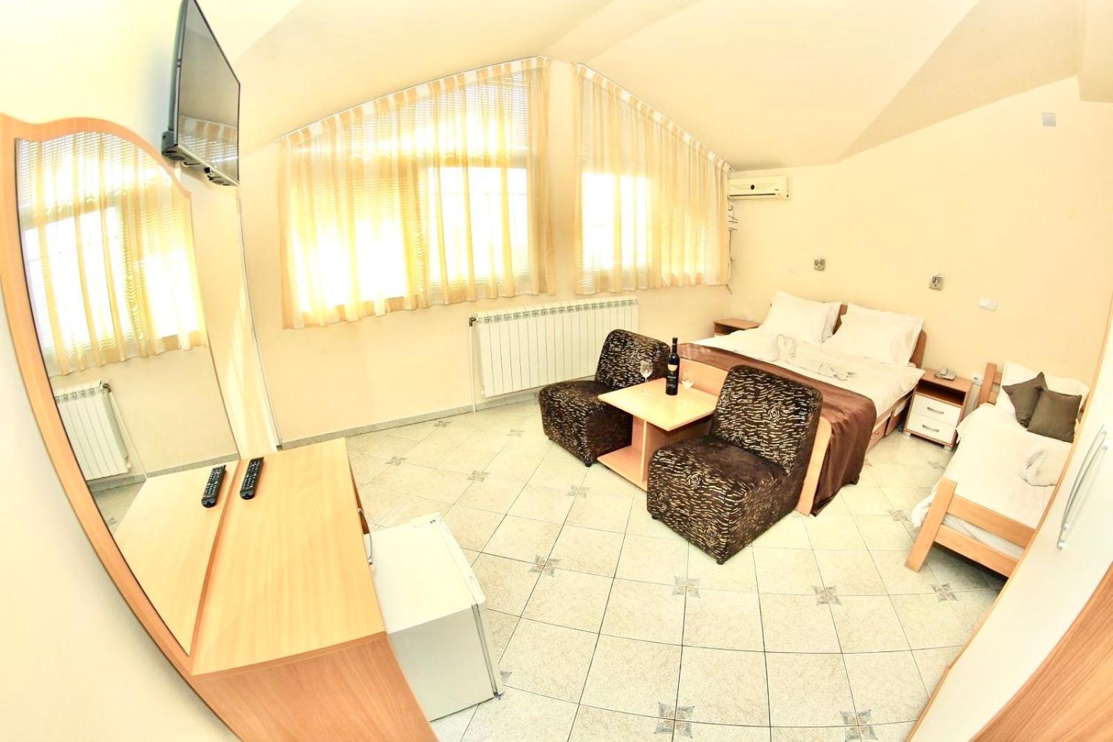 Hotel Lagadin Extérieur photo